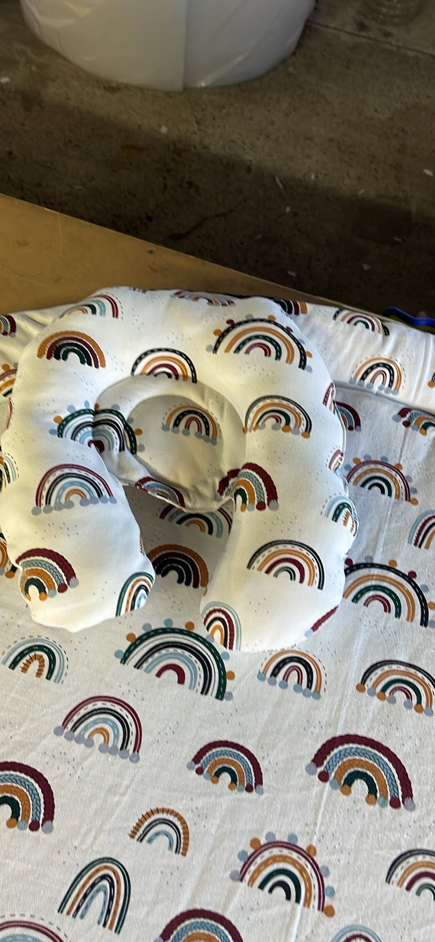 Play mat with newborn head pillow