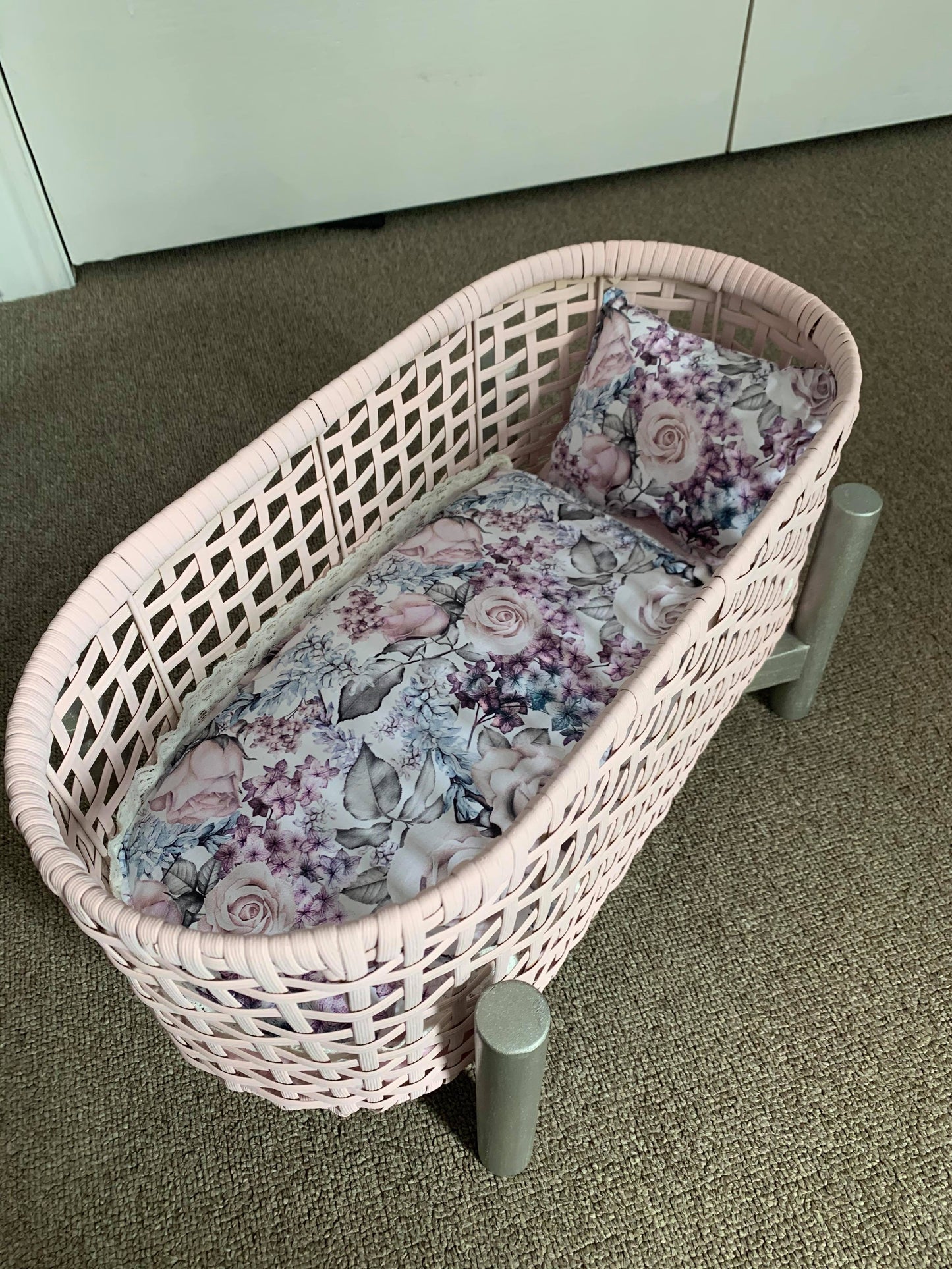 Dolls bed